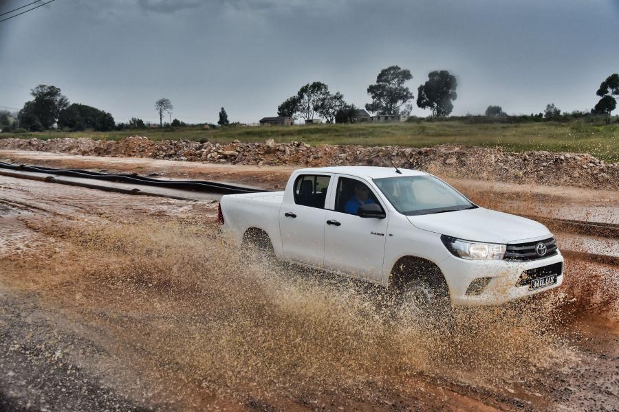  Toyota Hilux 4x4 SRX Double Cab 2016 года  (ZA) (фото 17 из 35)